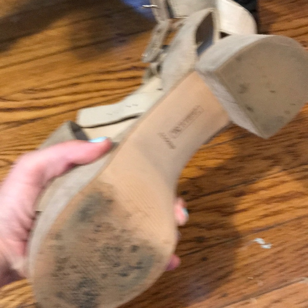 Heels - Picture 3 of 3